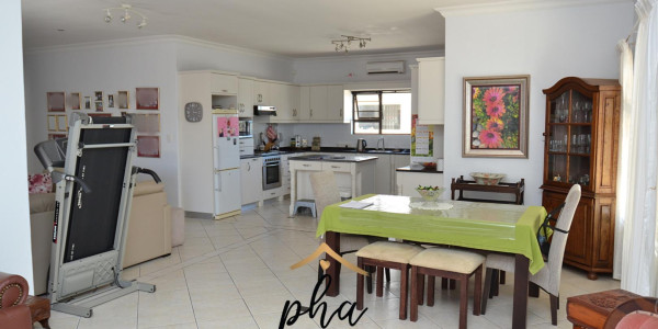 Three-bedroom House with 2 flats for sale in Ocean View