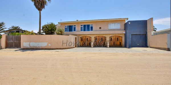 Vineta, Swakopmund:  Enormous Home with Flat is for Sale