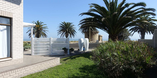 SEA VIEW PROPERTY OVERLOOKING THE BEACH PROMENADE