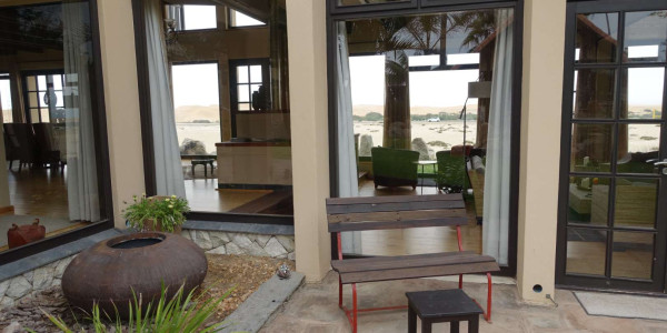 A true desert rose! Elegant warm house with endless dune views