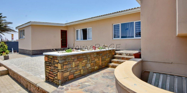 Vineta, Swakopmund:  Enormous Home with Flat is for Sale