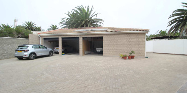 5 Bedroom House for Sale in Vineta, Swakopmund