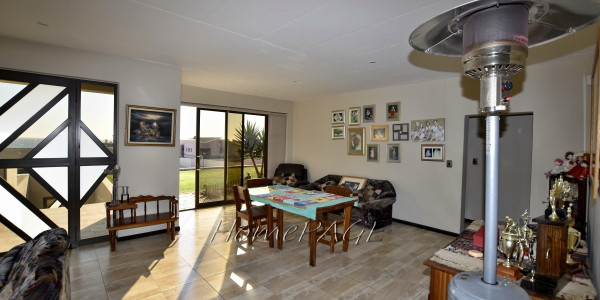 Dolphin  Beach, Walvis Bay:  High-Lying Home is for Sale