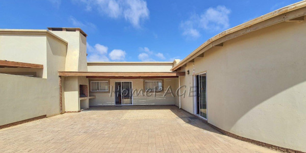 Ext 6, Henties Bay:  Home with 3 flats IN VERY GOOD AREA