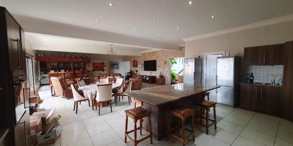 Luxurious Coastal Home with Flat for Sale in Henties Bay