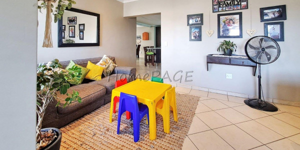 Fairway Estates, Walvis Bay:  VERY NEAT HOME WITH FLAT IS FOR SALE