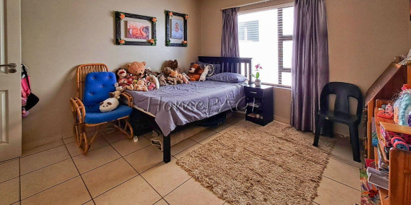 Fairway Estates, Walvis Bay:  VERY NEAT HOME WITH FLAT IS FOR SALE