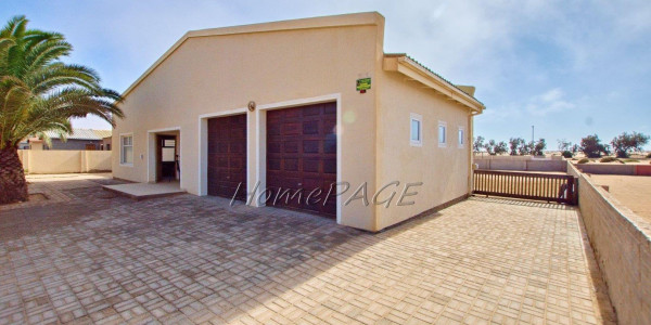 Henties Bay:  Neat, Spacious Home, selling LOCK STOCK and BARREL