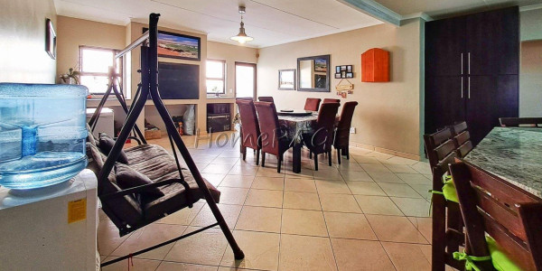 Fairway Estates, Walvis Bay:  VERY NEAT HOME WITH FLAT IS FOR SALE