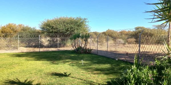 Agents Marlene, Leon and Jan presents this property, 30 km from Okahandja on the B2-road.