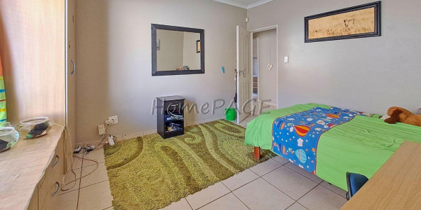 Fairway Estates, Walvis Bay:  VERY NEAT HOME WITH FLAT IS FOR SALE