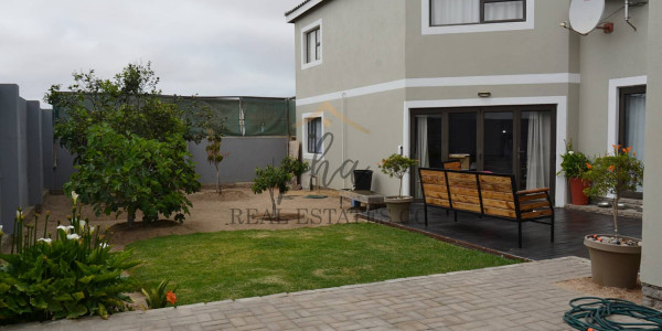 5-Bedroom Home for Sale in Sunbay, Henties Bay