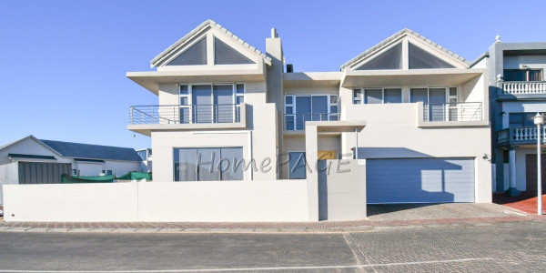 Long Beach Ext 2, Walvis Bay:  A FANTASTIC, SPACIOUS  LUXURIOUS HOME IS FOR SALE