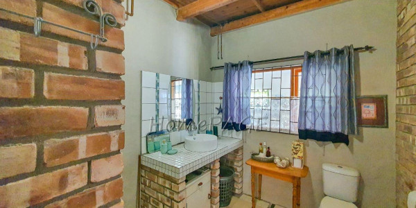 Henties Bay Proper:  5 Bedroom FARMSTYLE HOME is for Sale