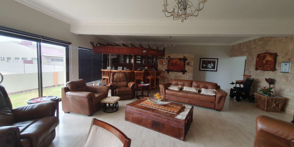 Luxurious Coastal Home with Flat for Sale in Henties Bay