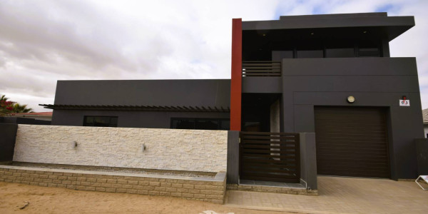 Modern, open and light double storey famiy home with flat!