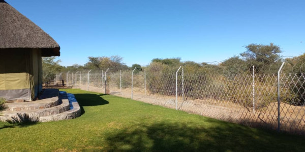 Agents Marlene, Leon and Jan presents this property, 30 km from Okahandja on the B2-road.