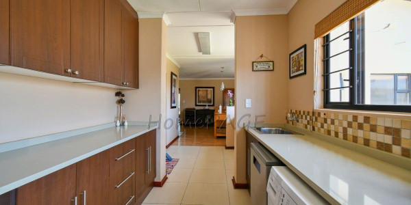 Meersig, Walvis Bay:  Beautiful 4 Bedr home IN A VERY GOOD AREA