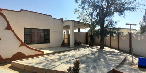 3 Bedroom House For Sale in Soweto-Luxury Hill