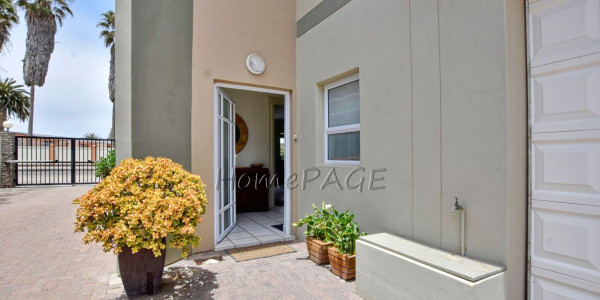 Vineta, Swakopmund:  Neat and Spacious 3 Bedr UPMARKET Townhouse is for sale