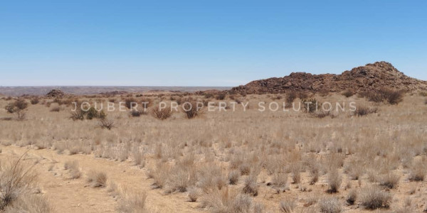 BEAUTIFULL HUNTING / LIVESTOCK / MINING FARM FOR SALE IN THE SOUTH OF NAMIBIA – ARIAMSVLEI DISTRICT