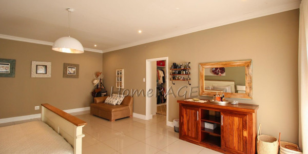 Otjiwarongo:  STUNNING, MODERN 4 BEDR HOME WITH FLAT is for sale