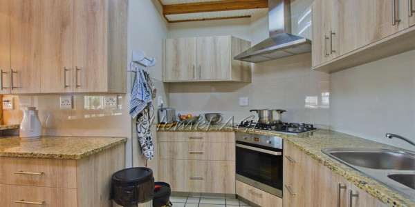 Central, Swakopmund:  Penthouse 4 Bedr Unit in Eggers Eck is for Sale