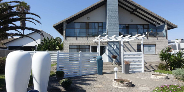 SEA VIEW PROPERTY OVERLOOKING THE BEACH PROMENADE