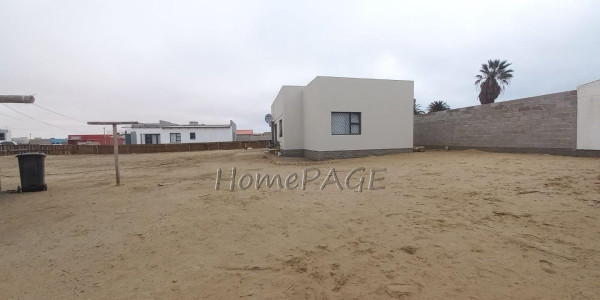 Meersig Ext 2, Walvis Bay:  3 Bedr Home on Large Plot is for Sale