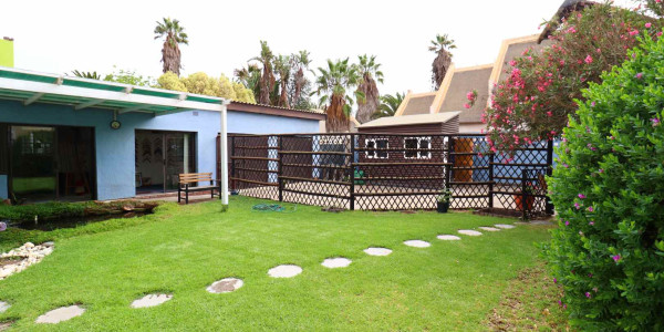 4 Bedroom Home with 1 Bedroom Flat for Sale, Swakopmund Kramersdorf