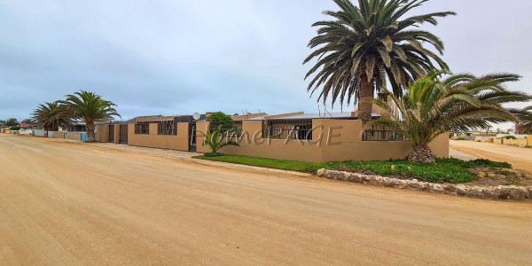 Ext 4, Henties Bay:  Stunning, spacious 4 Bedr Home is for Sale