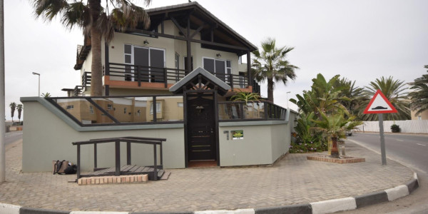 WATERFTONT 3 BEDROOM HOUSE IS FOR SALE