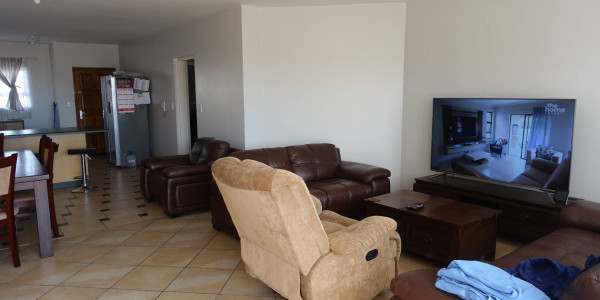 SPACIOUS APARTMENT WITH LARGE BALCONY & 3 GARAGES