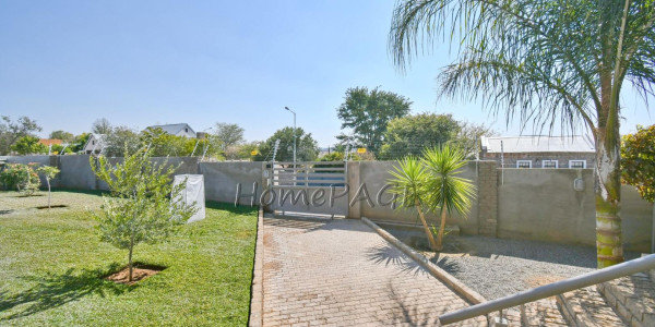 Ext 1, Outjo:  VERY NEAT, LOW MAINTENANCE 5 Bedr Home is for Sale