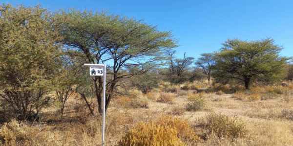 Agents Marlene, Leon and Jan presents this property, 30 km from Okahandja on the B2-road.