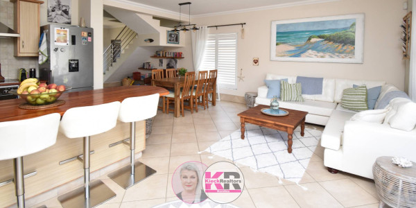 Neat as a pin, beautiful duplex Townhouse Dolphin Beach.