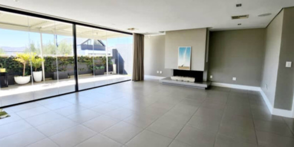 Exquisite 5 Bedroom townhouse in The Mint Estate, north facing with beautiful views - private and secure