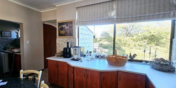 Luxury Family Home with 5 Rooms and Stunning Views in Klein Windhoek