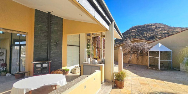 Luxury Family Home with 5 Rooms and Stunning Views in Klein Windhoek