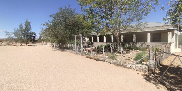 BEAUTIFULL HUNTING / LIVESTOCK / MINING FARM FOR SALE IN THE SOUTH OF NAMIBIA – ARIAMSVLEI DISTRICT