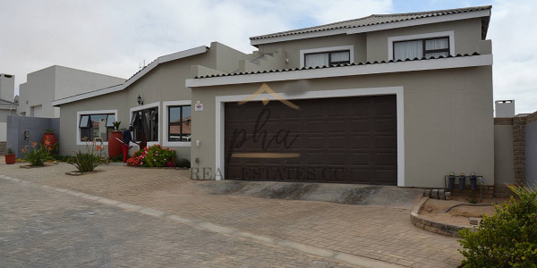 5-Bedroom Home for Sale in Sunbay, Henties Bay