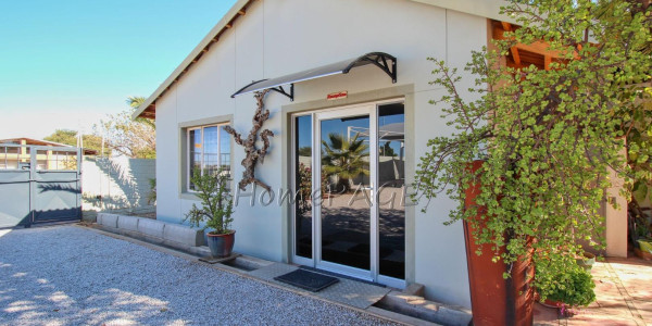 Otjiwarongo:  Immaculate 8 Bedroom Guesthouse for sale