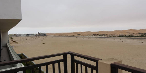 A true desert rose! Elegant warm house with endless dune views