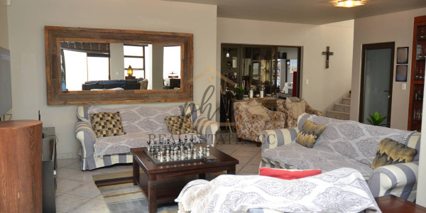 For Sale: Luxurious Beachfront Home with four bedrooms in Swakopmund