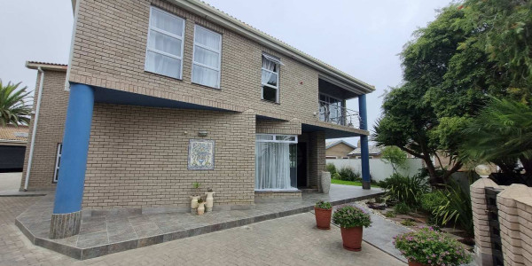 5 Bedroom House for Sale in Vineta, Swakopmund