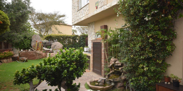 ROSSMUND SWAKOPMUND: SPACIOUS UPMARKET TOWNHOUSE FOR SALE