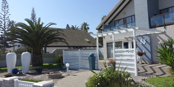 SEA VIEW PROPERTY OVERLOOKING THE BEACH PROMENADE