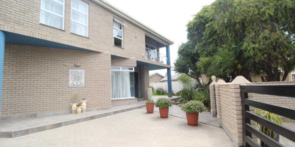 5 Bedroom House for Sale in Vineta, Swakopmund