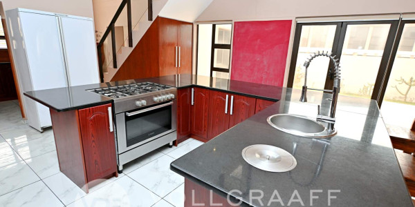4 Bed Home with a 2 Bed Flatlet