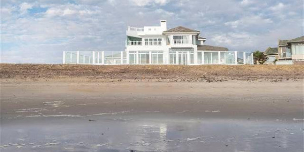 Swakopmund Guesthouse for sale with direct beach access!